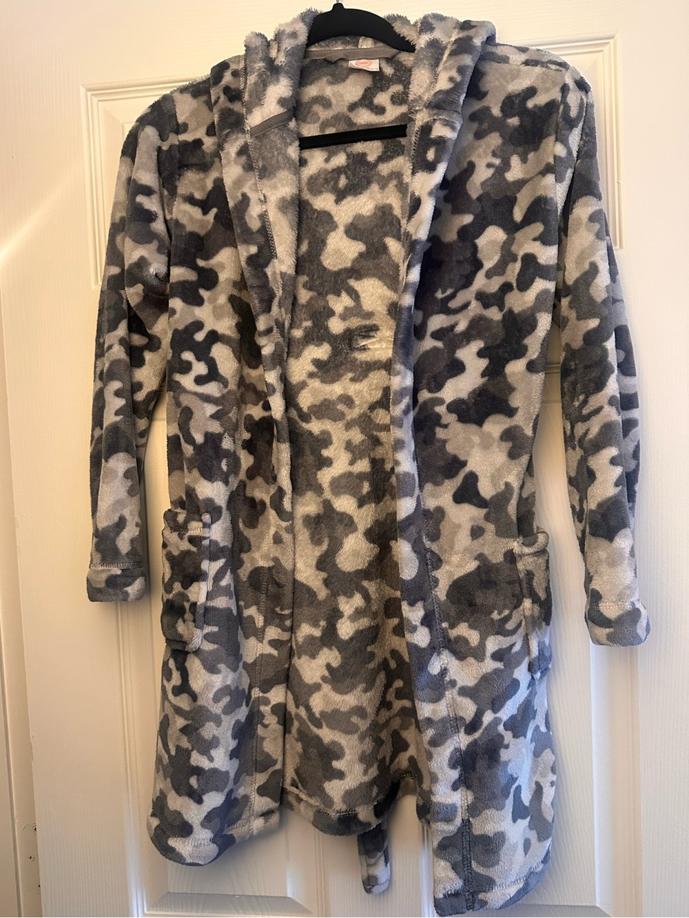 wonder nation Gray Camo Plush Hooded Robe- Size L (10/12)